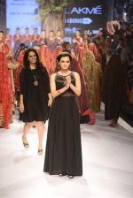Dia Mirza walks for Anita Dongre Show on day 2 of lifw on 27th Aug 2015